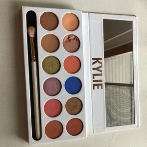 Kylie Cosmetics Royal Peach palette